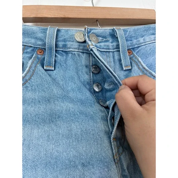 Levis Premium 501 High Rise Light Wash Distressed Denim Shorts Light Wash W24 - Picture 6 of 7